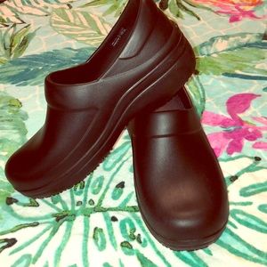 Crocs Neria II Clogs for Ladies size 10